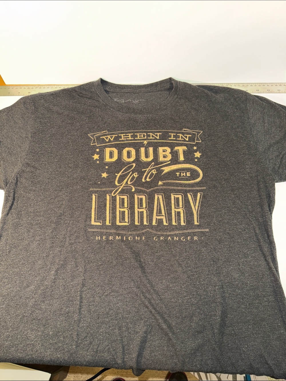 Hermione Granger 'When in Doubt Go to the Library' Men's T‑Shirt - Dark Gray